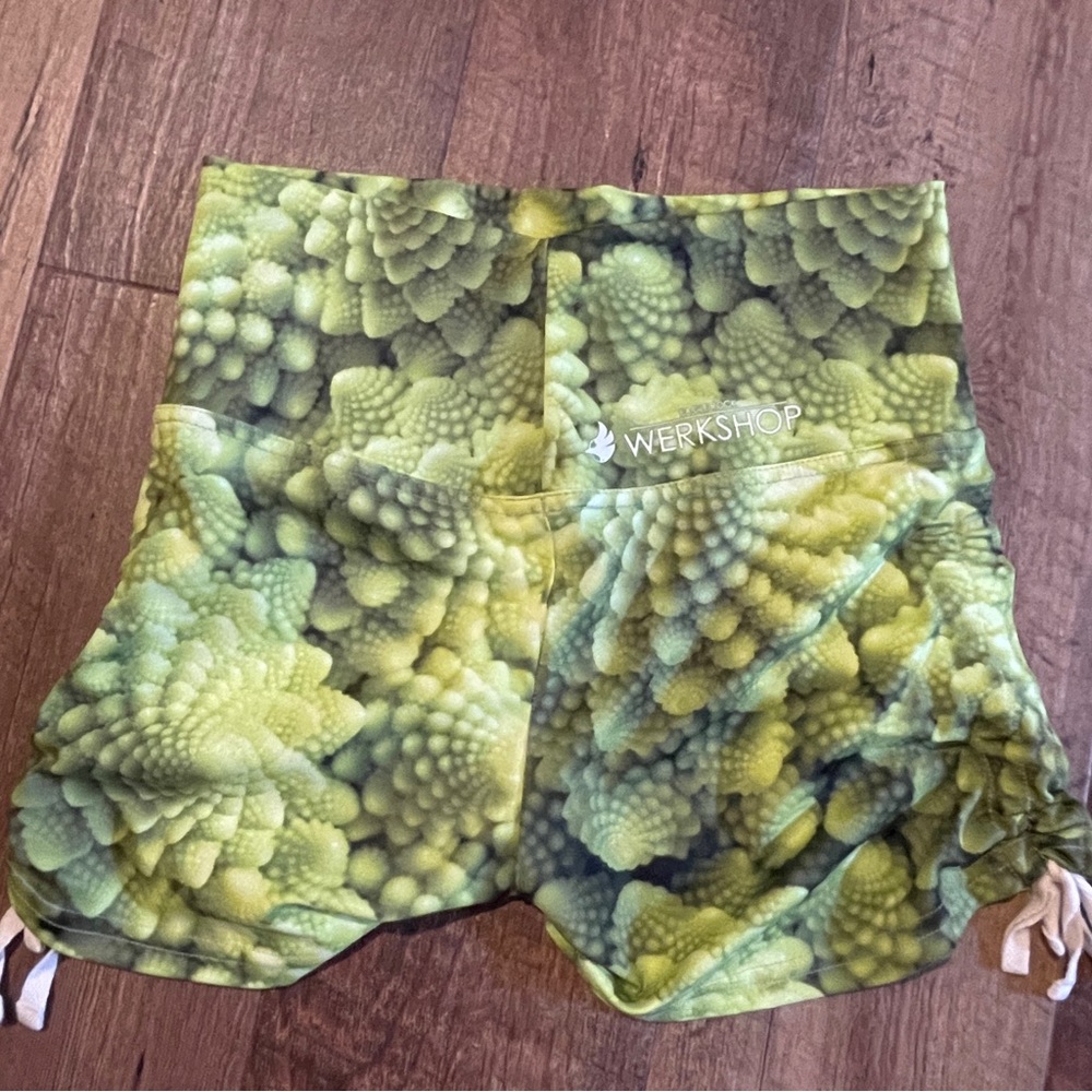 Werkshop booty shorts - romanesco